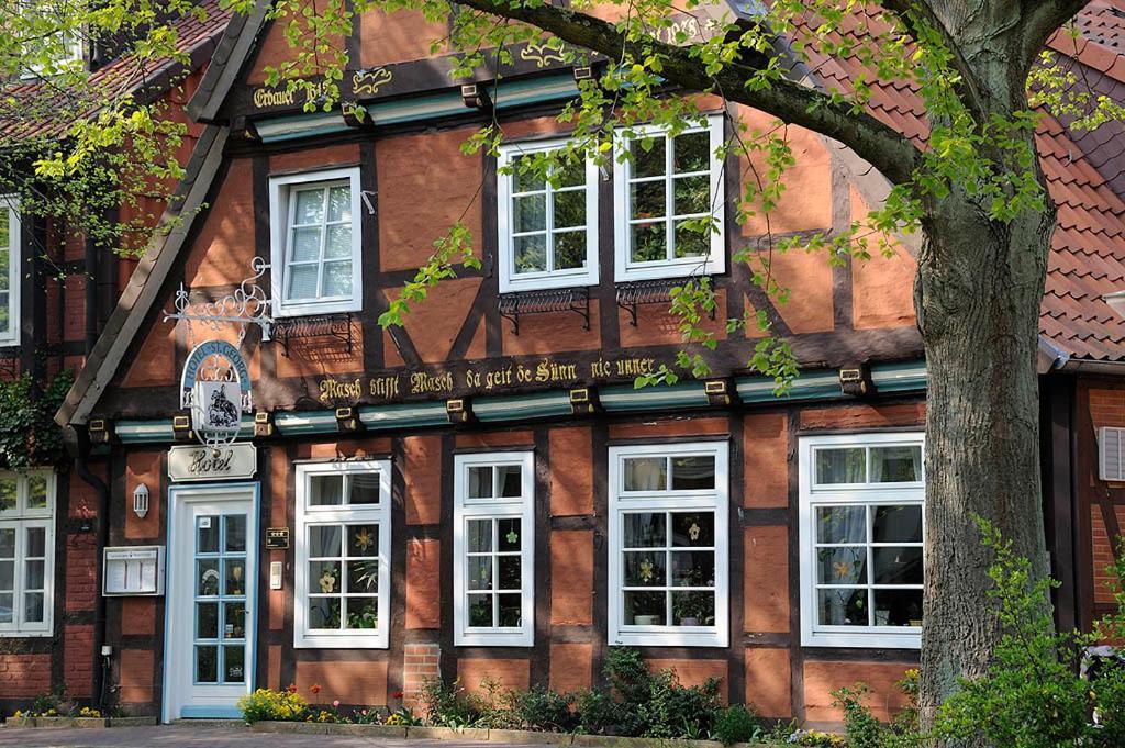 Hotel St. Georg Garni Целе Екстериор снимка