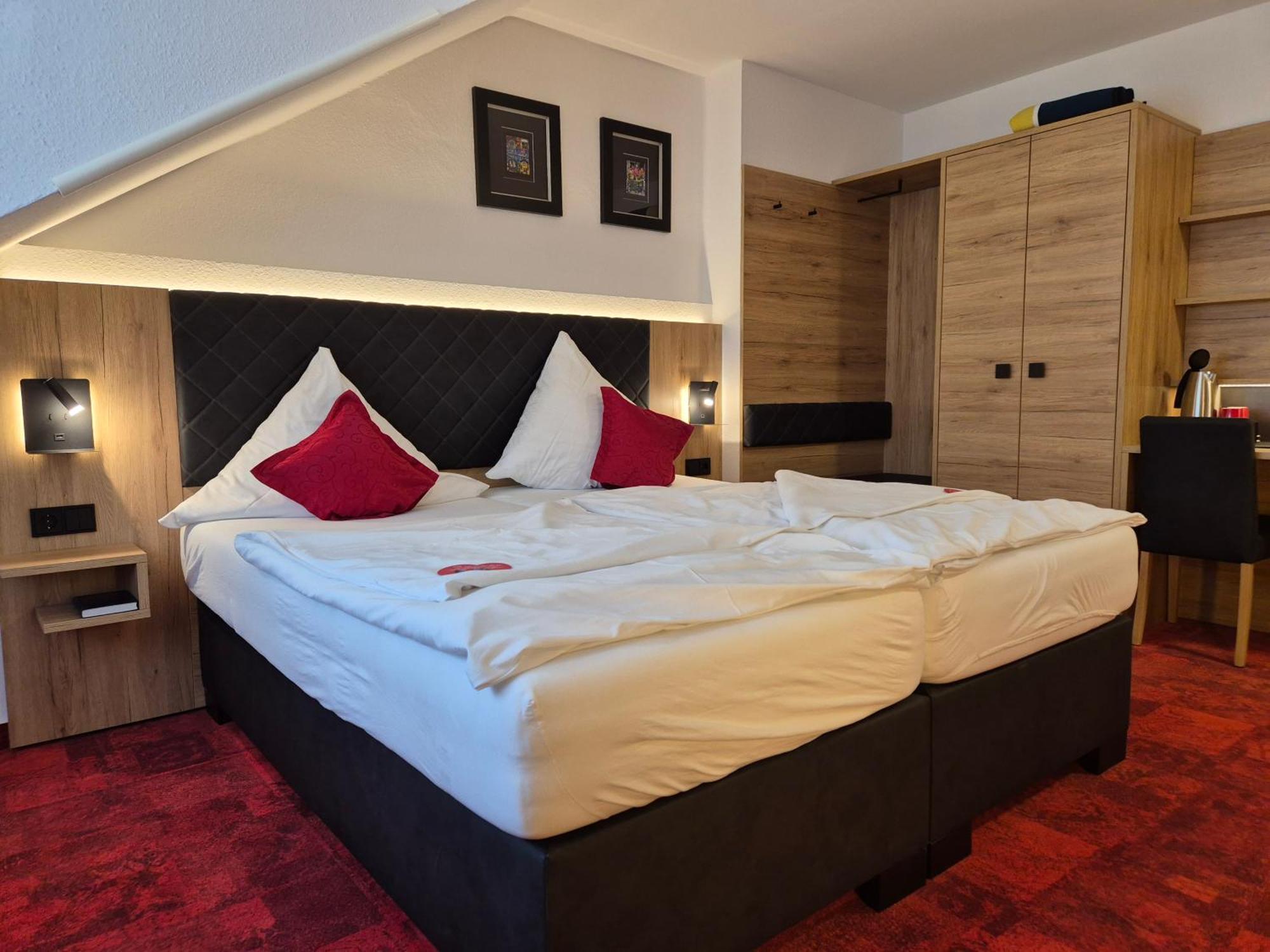 Hotel St. Georg Garni Целе Екстериор снимка