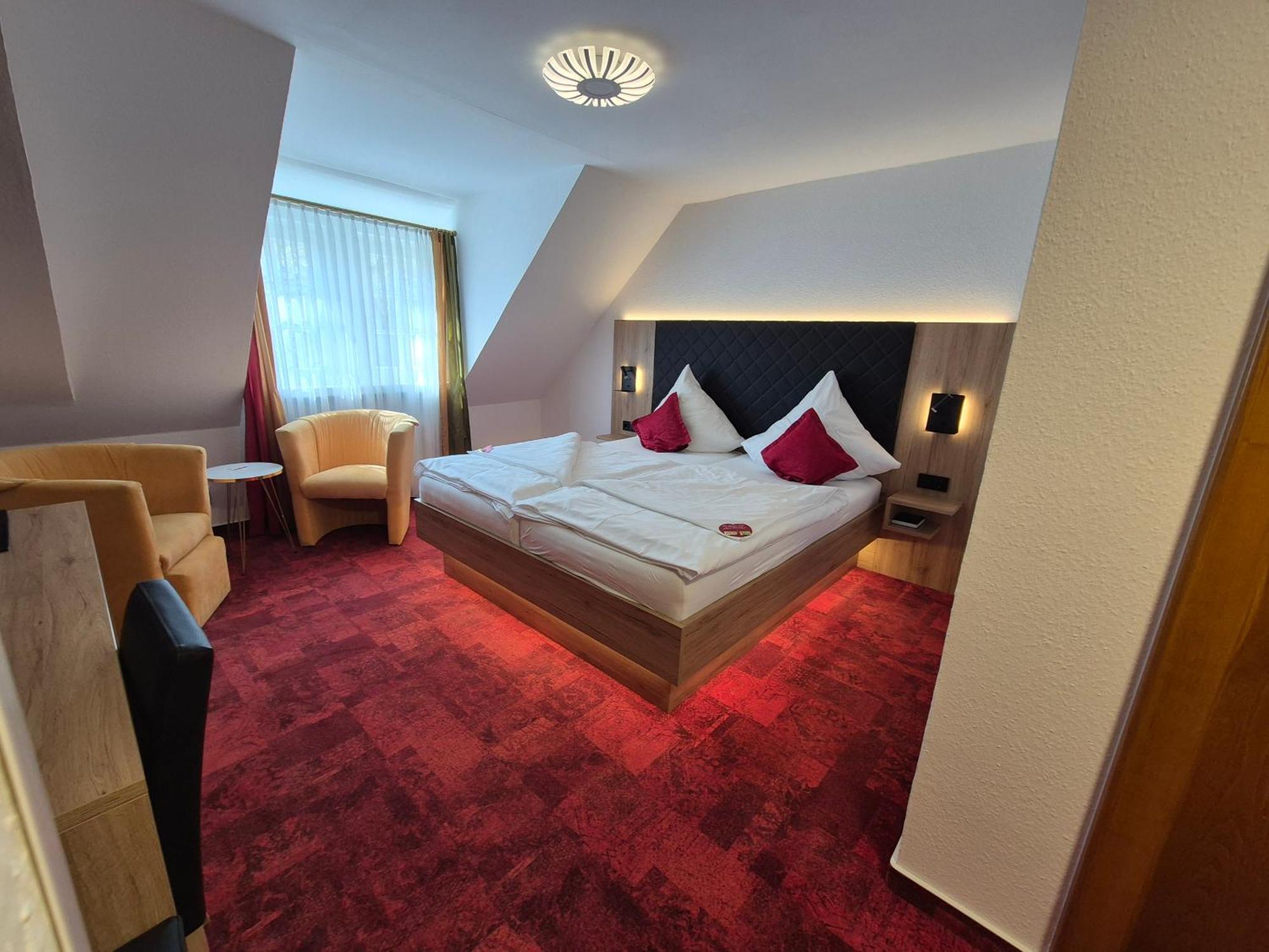 Hotel St. Georg Garni Целе Екстериор снимка